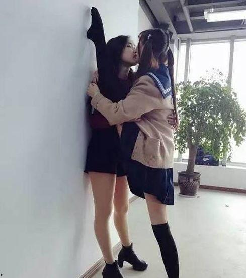 一字马吃瓜网红,揭秘网络红人的另类魅力 第3张 一字马吃瓜网红,揭秘网络红人的另类魅力 第3张