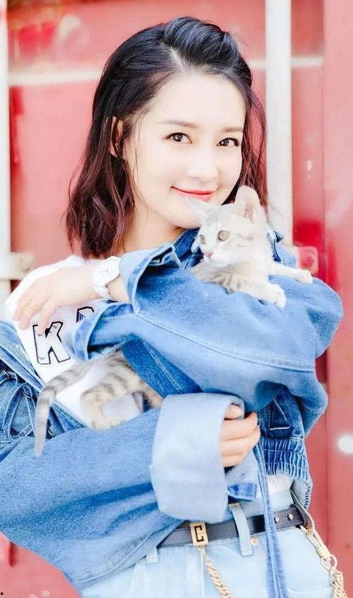 圈内爆料邓伦李沁,甜蜜互动引粉丝热议 第3张 圈内爆料邓伦李沁,甜蜜互动引粉丝热议 第3张